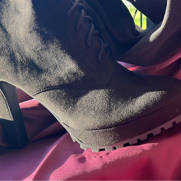 Thigh High Lace Up Boots NWT - Picture 4 of 5